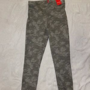 NWT SPANX camo leggings with pockets!!